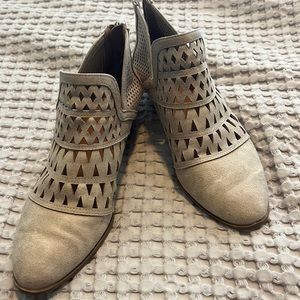 Maurice’s keyhole booties